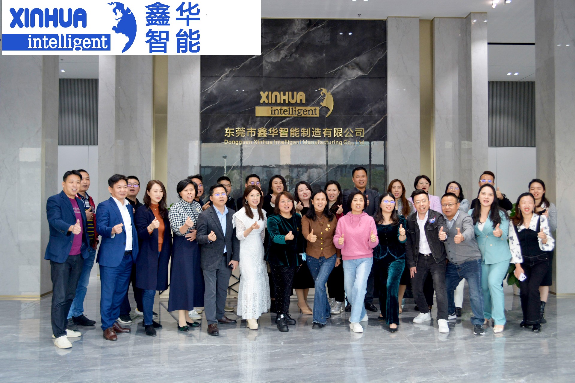 鑫華智能國內(nèi)客戶團體來訪合影留念